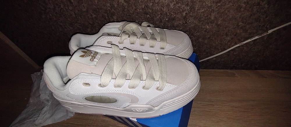 Продам кроссовки Адідас 39р