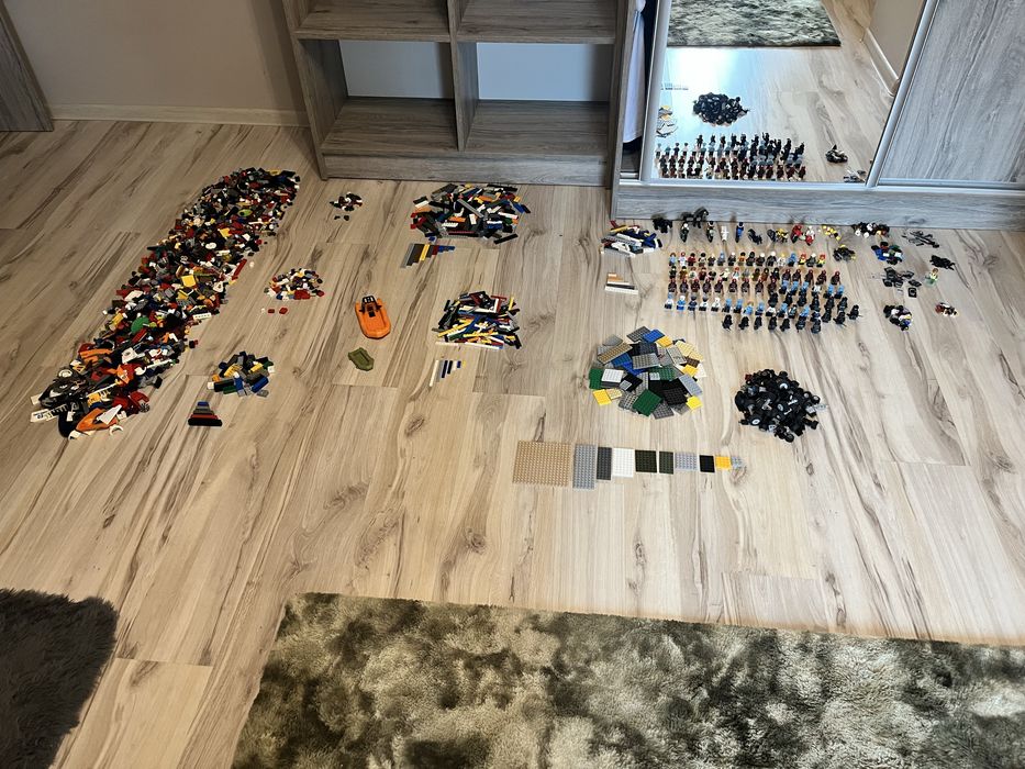 Klocki LEGO OPIS DUŻO FIGUREK kilka zestawów.