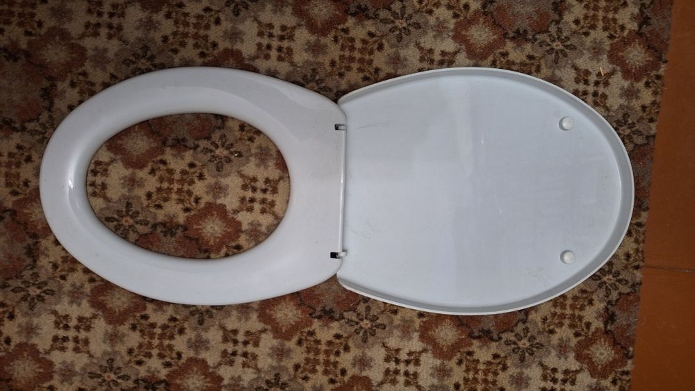 Крышка унитаза с сиденьем,крепление