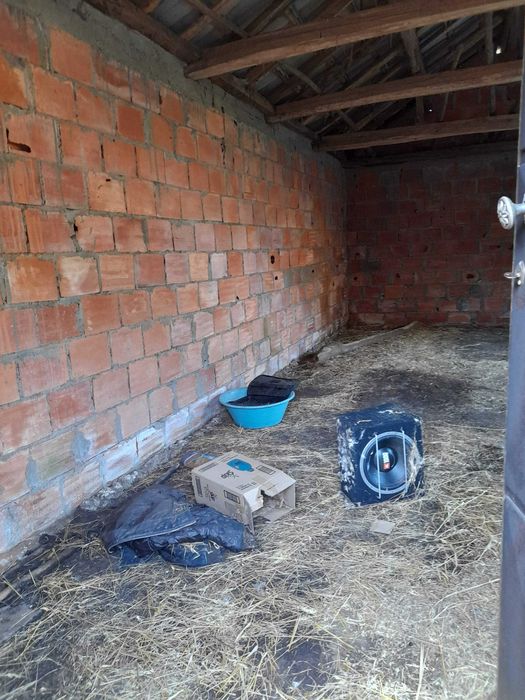 Venda propriedade e terreno à volta