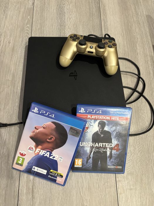 Konsola ps4 z padem i grami
