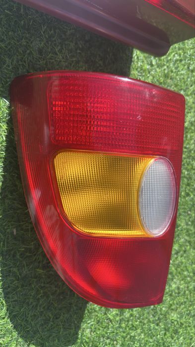 Faróis traseiros Fiat Strada 2002