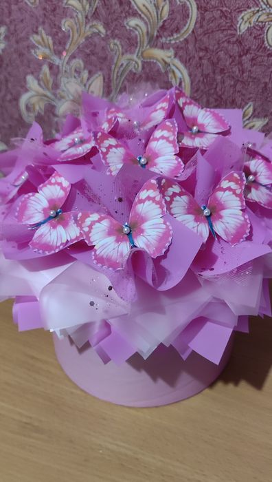 Букети з метеликів з підсвічуванням гірляндою