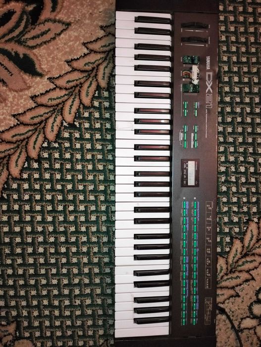 Syntezator Yamaha DX 21