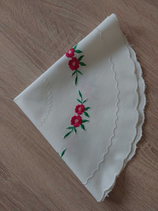 Serwetka haftowana średnica 44 cm