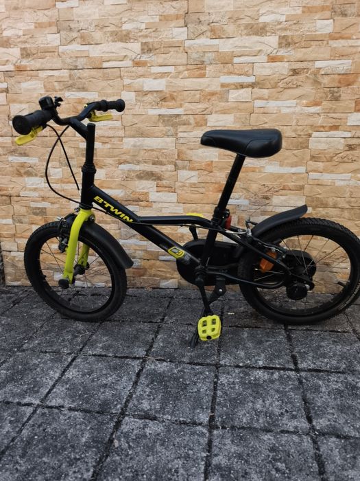 Bicicleta infantil BTwin Dark Hero 500 de16 polegadas (como Nova)