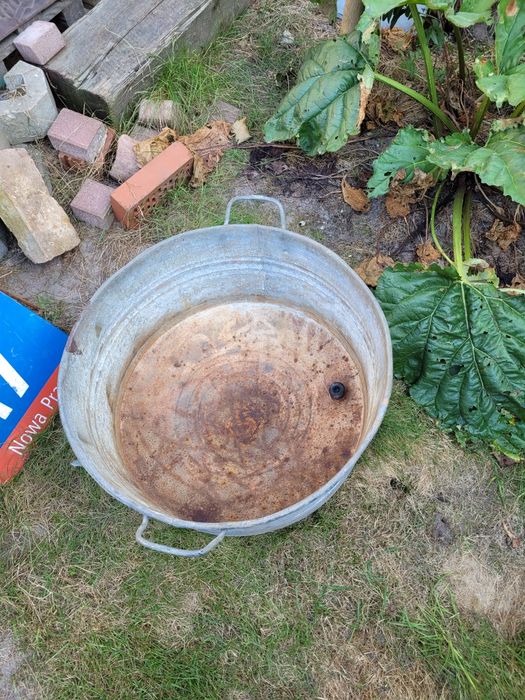 Stara ocynkowana balia, wanna.