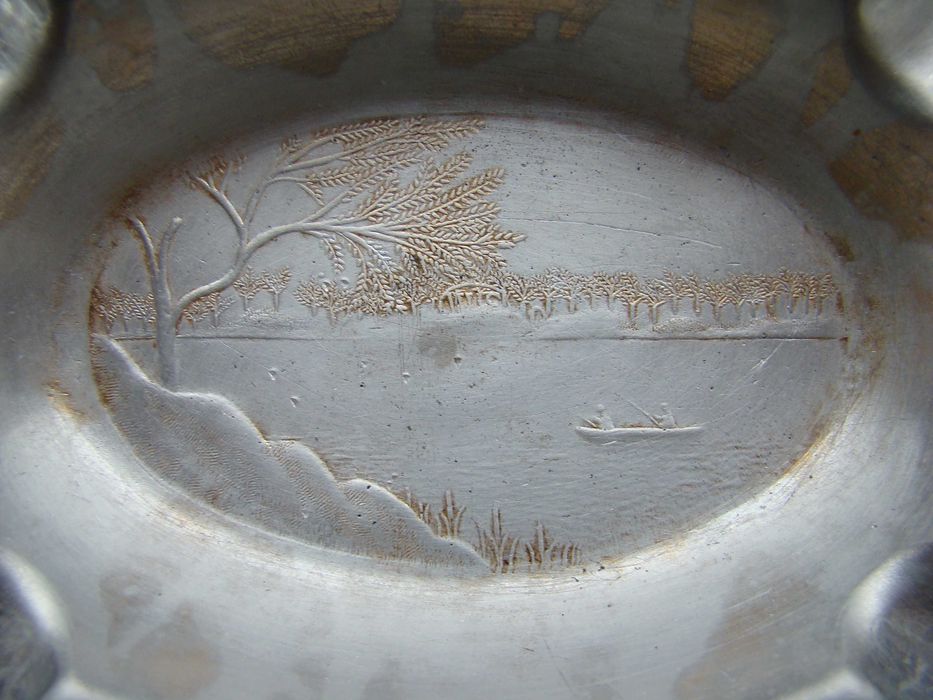 Пепельница Рыбаки на лодке ловят рыбу из СССР.