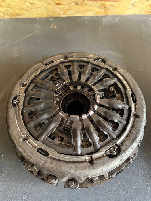 Комплект зчеплення 302054315R Renault Nissan DC4 EDC сцепление робот
