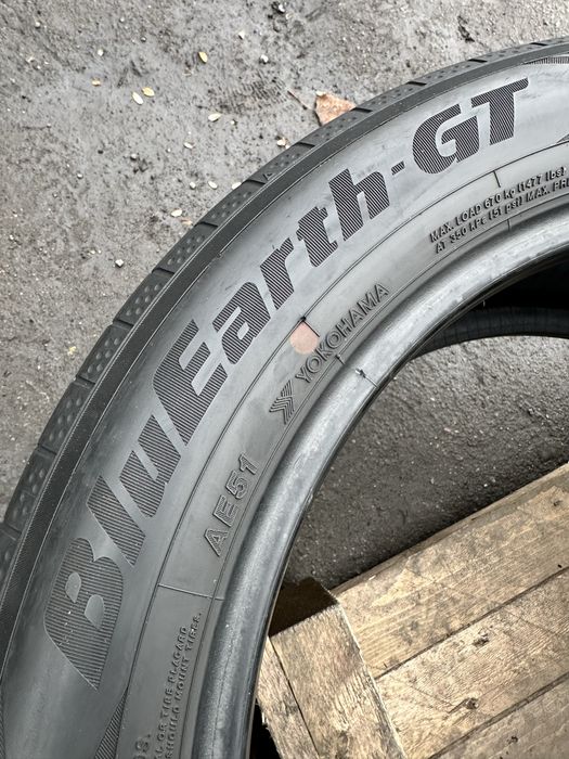 Шини 215 55 17 94V Yokohama BluEarth-GT комплект