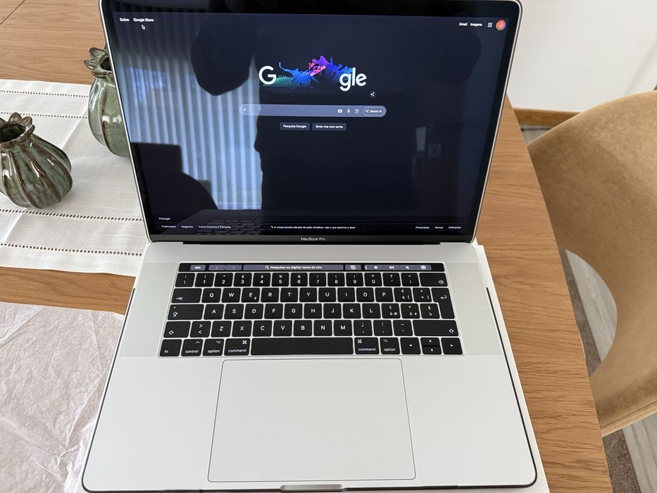 MacBook Pro 15’’ i7 quad, 16gb e Radeon pro 450- TOUCH  BAR