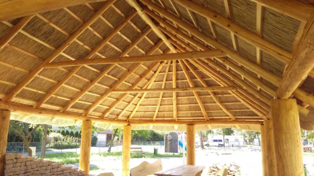 Renowacja dachów z trzciny. 20 lat doświadczenia. Cała Polska.