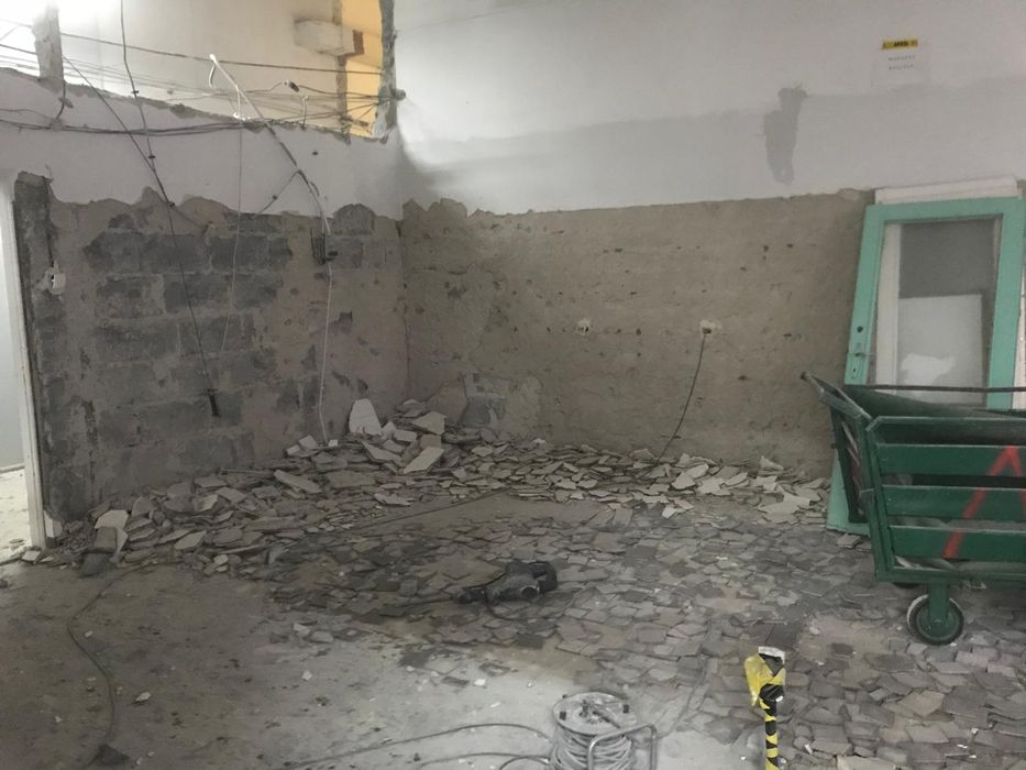 Wyburzenia rozbiórki kucie płytek