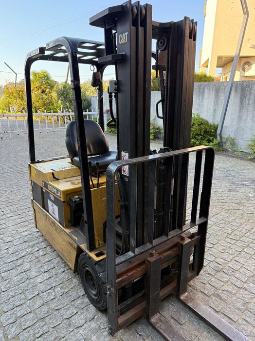 Empilhador Elétrico Caterpillar 1.5T