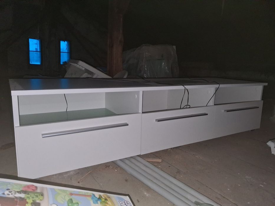 Stolik rtv biały led