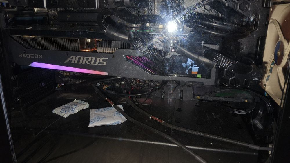 Продам в идеале  редкую видеокарту RX 6900xt Aorus Master