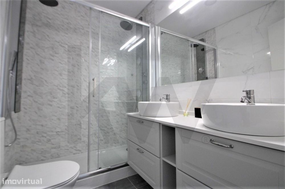 Apartamento T4 Remodelado a 4 min da Praia – Paço de Arcos
