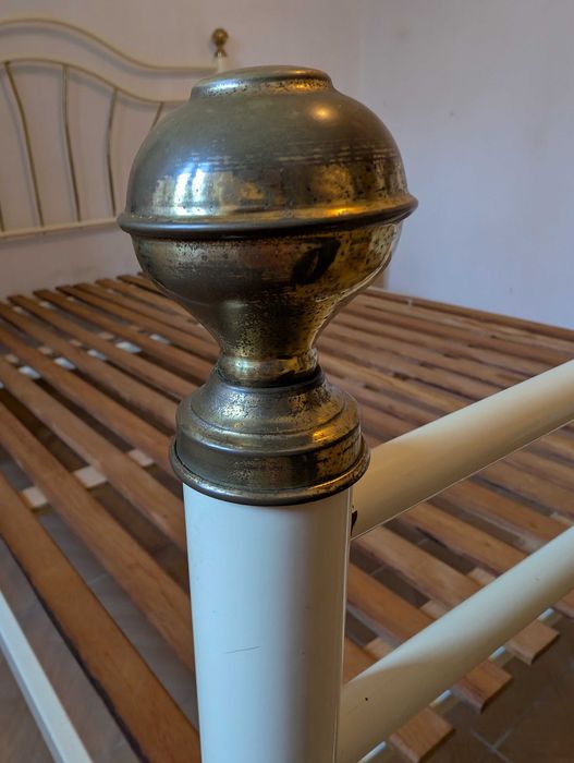 Cama completa de casal com estrado e colchão 1,33 x 1,84 m