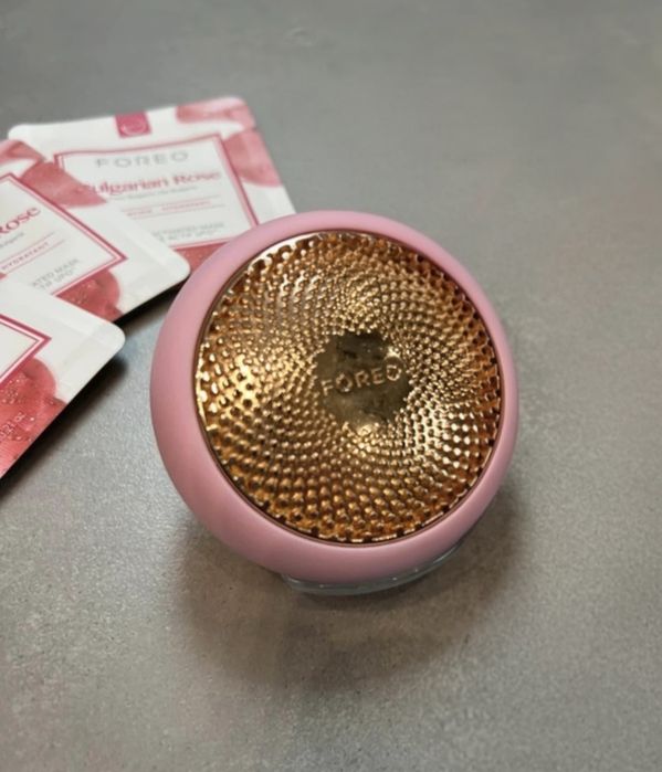 Foreo Ufo urządzenie soniczne przyspieszające działanie maseczki