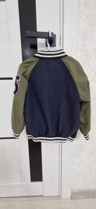 Ціна за всі три!Верхній одяг:курточка,джинсовий піджак,вітровка