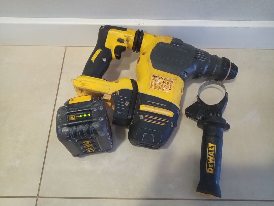 Młotowiertarka Dewalt DCH 333 flexvolt Aku 6ah