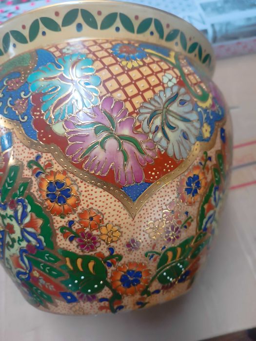 Vaso cachepot com pintura em relevo