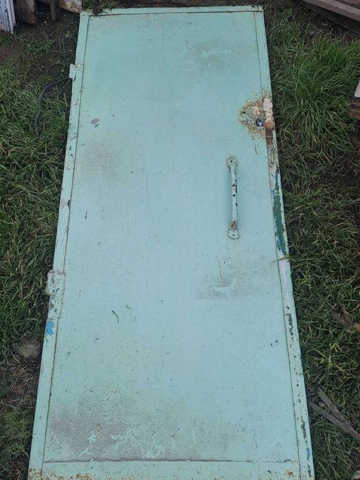 Двери металлические с рамой 1500грн.