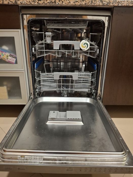 MÁXIMA CAPACIDADE: Máquina Loiça Candy Inox 16 Conjuntos