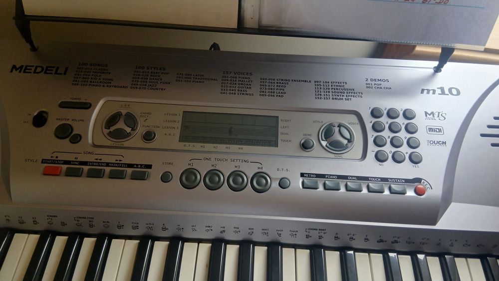 Piano excelente nunca usado