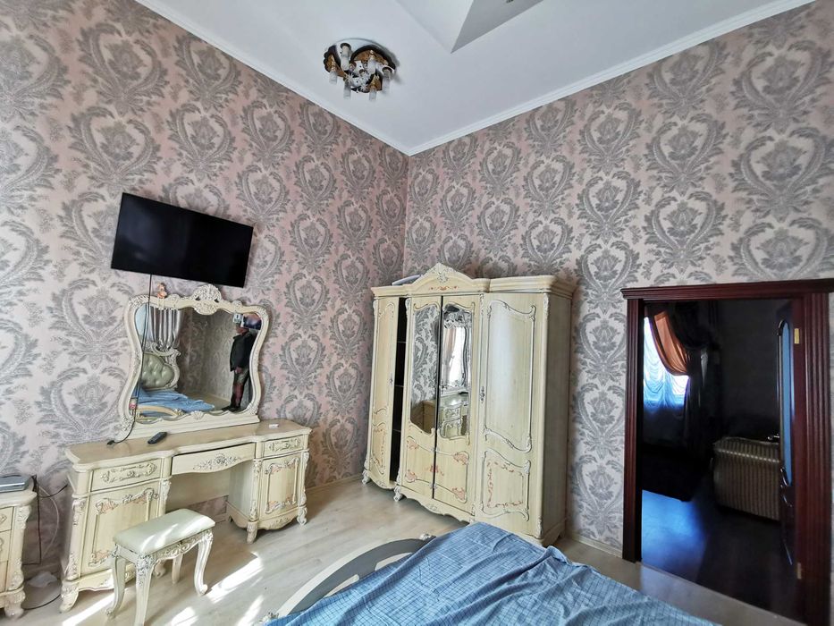 Продам 2-х этажный дом с отличным ремонтом,
