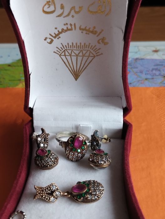 Biżuteria srebrna w próbie 925, kamieniami