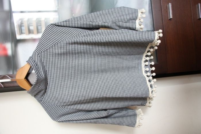 Blusa NOVA pied de poule debroada com galão tamanho M