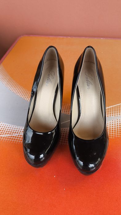 Sapatos de salto alto