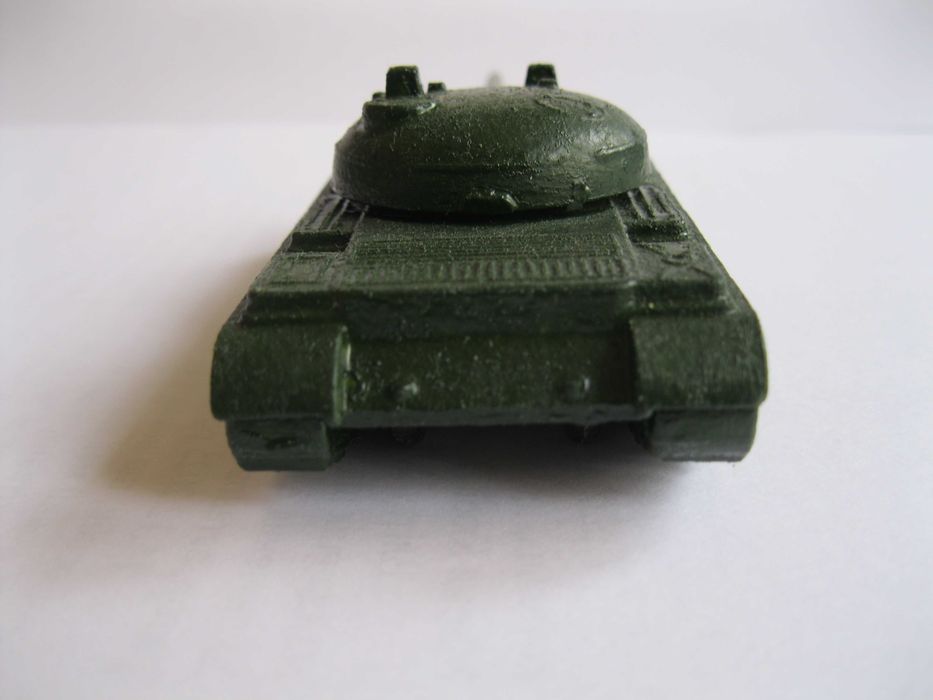 Танк из серии Военная техника СССР с восстановления