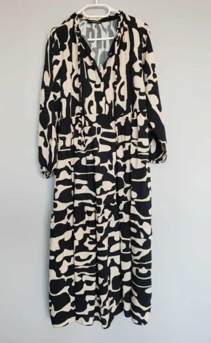 Sukienka maxi w abstrakcyjny wzór Made in Italy