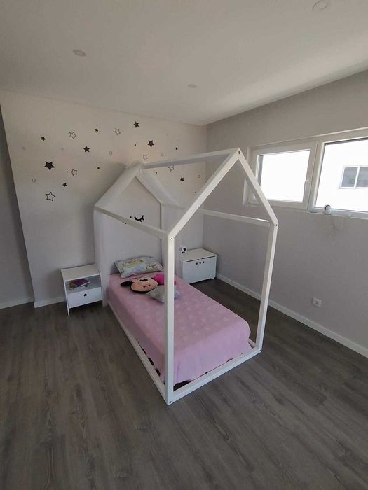 Cama de menina estilo castelo/casa