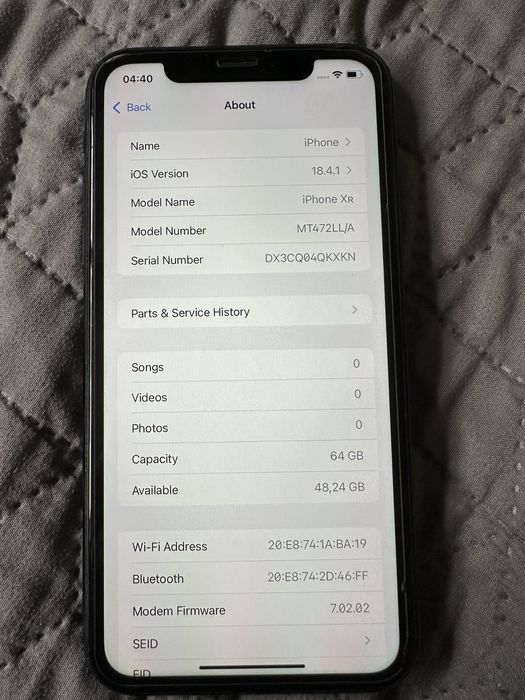 Iphone XR 64 gb used 76% + 3 phone cases + screen protector