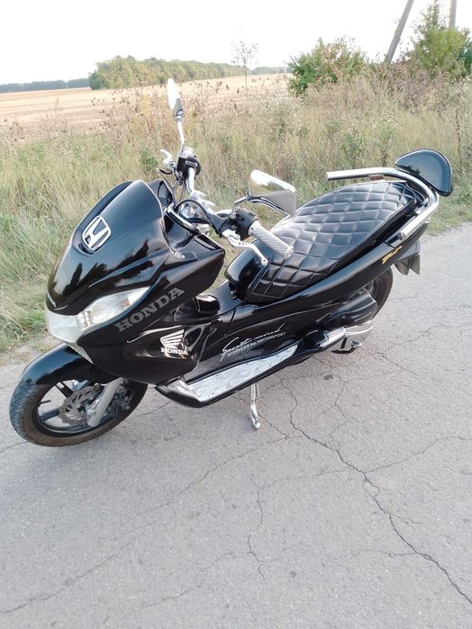 Максіскутер Honda pcx 125.