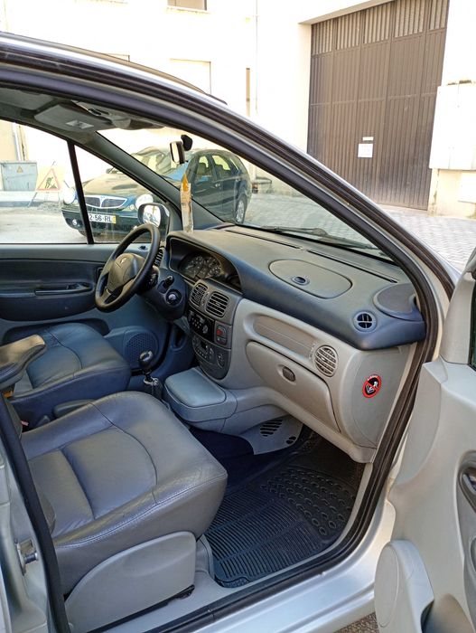 Renout Scenic 1.9 dci impecável de tudo ..pode trazer mecânico dá sua confiança