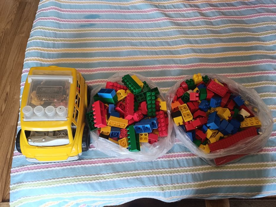 Legos diversos de vários tamanhos