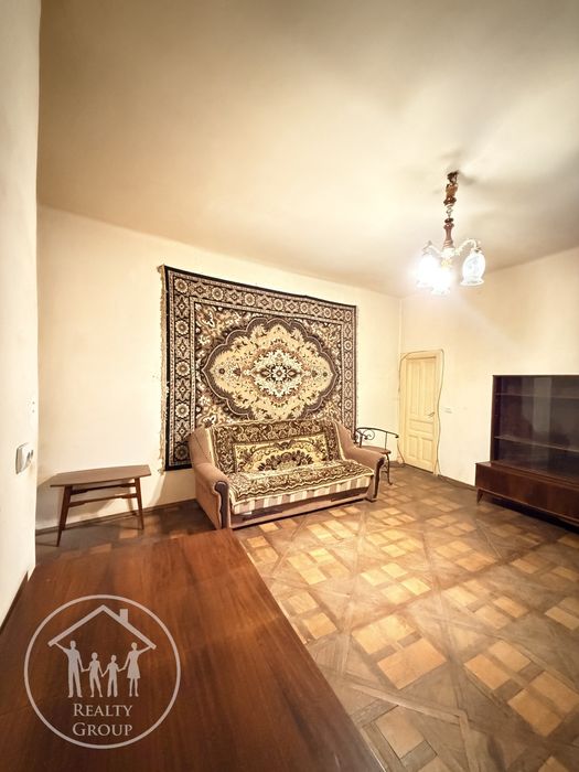 Центр, унікальний вид з вікна, фасадні вікна