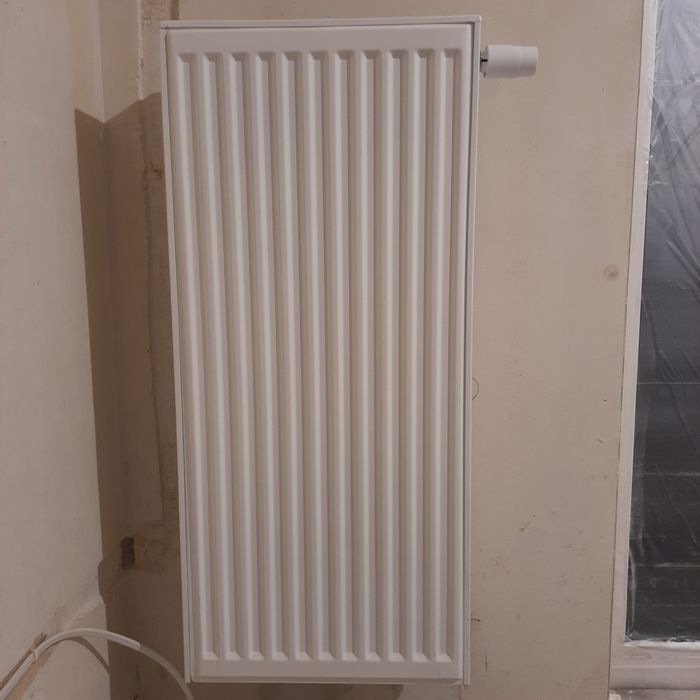 Grzejnik stalowy płytowy 90x40cm z termostatem