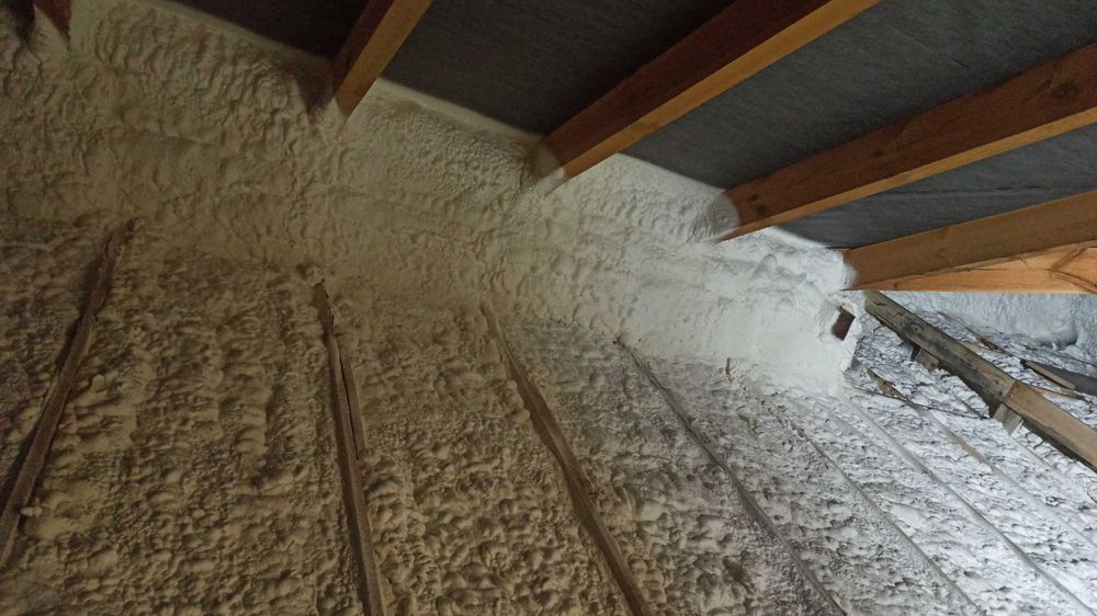 Piana PUR, Ocieplenie poddasza, ocieplanie piana, izolacja pianką