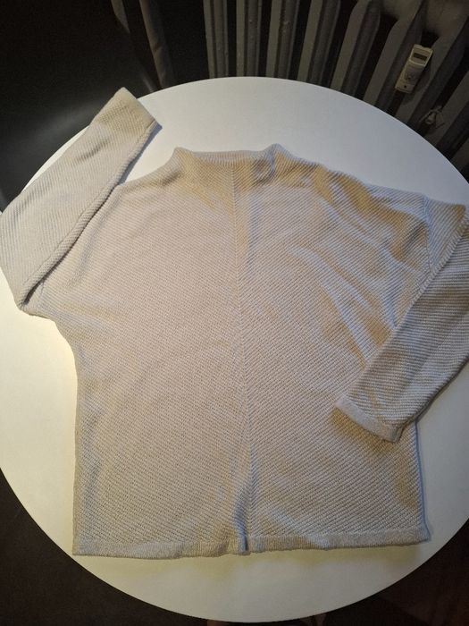 Sweter bezowy Reserved