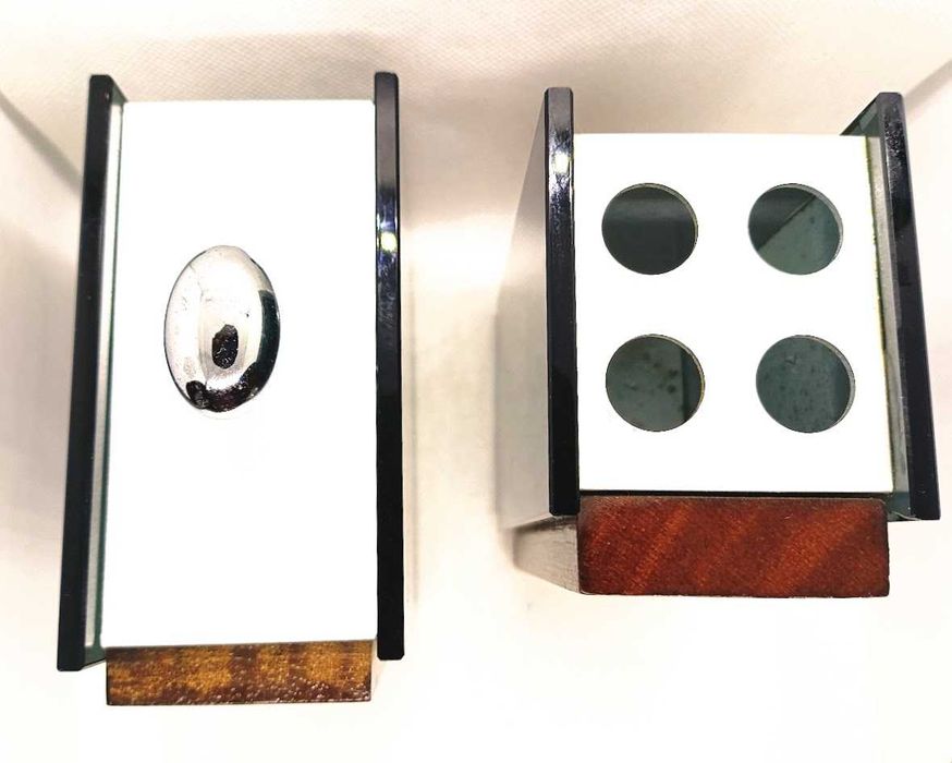 Conjunto de secretária composto por porta canetas e porta folhas