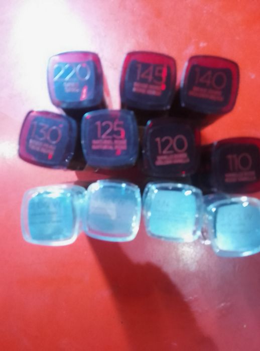 Тональный крем Лореаль.