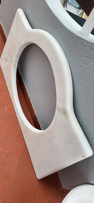 Lavatório e pedra de casa de banho