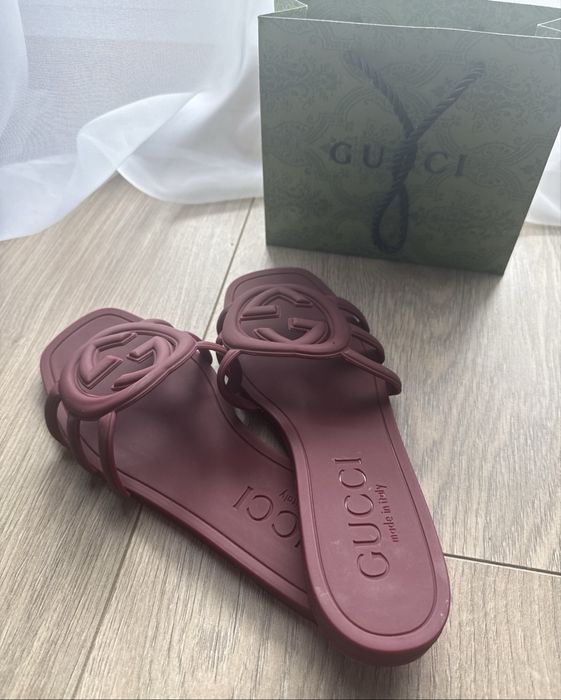 Gumowe klapki Gucci