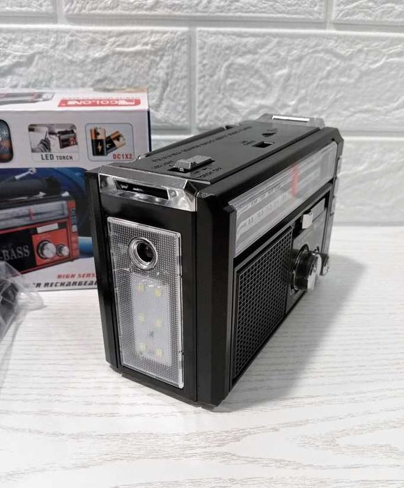 Радіо на акумуляторі з флешкою радіоприймач ліхтарик