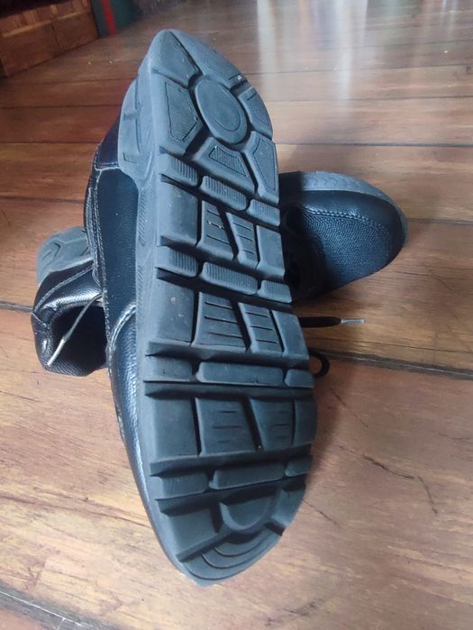 Buty czarne sportowe